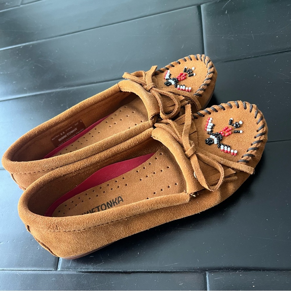 NWOT Minnetonka Thunderbird Animikii Hardsole Moccasins - Picture 8 of 10